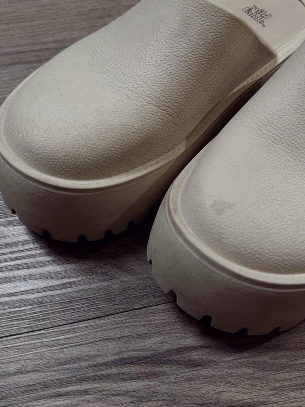 Urban Outfitters Cream Platform Clog Mules - Picture 3 of 5
